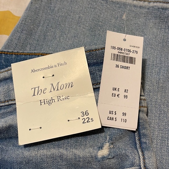 Abercrombie & Fitch The Mom Jeans - Picture 5 of 7